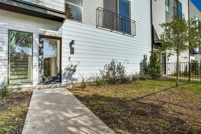 Foto del edificio - 4901 Live Oak St