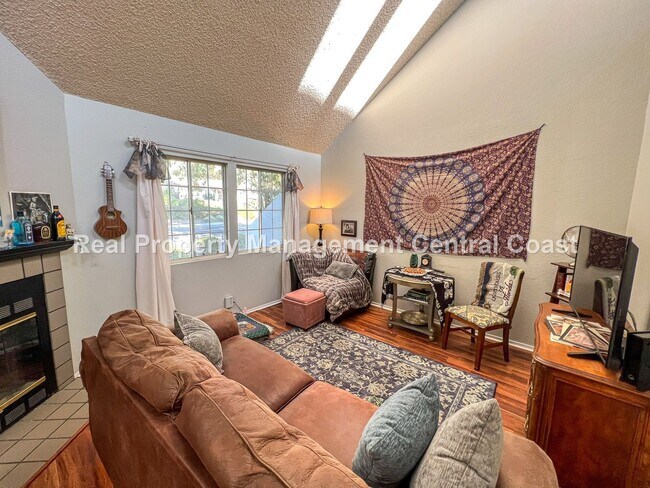 Foto del edificio - AVAILABLE JULY - Upstairs San Luis Obispo ...