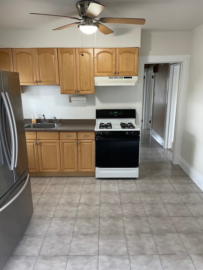 Foto del edificio - 498 Ringwood Ave