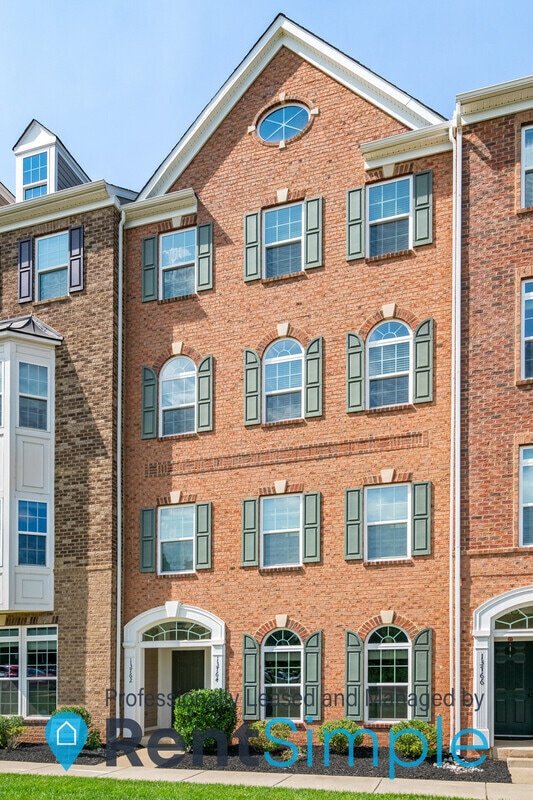 13762 Earhart Cir, Herndon, VA 20171 Condo for Rent in Herndon, VA