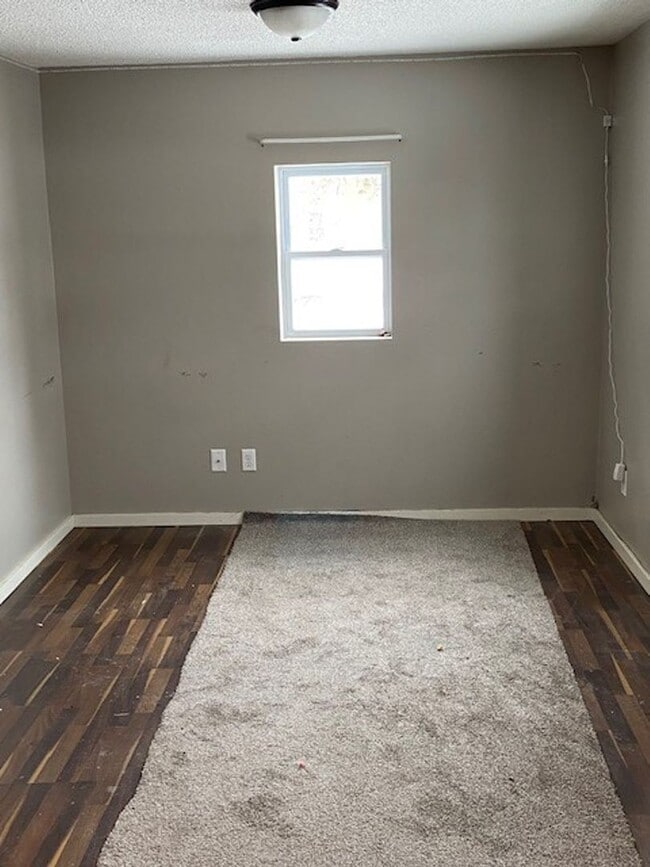 Building Photo - 1 Bedroom, 1 Bathroom Single Family Home i...