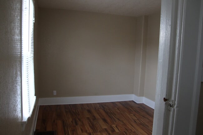Building Photo - 1749 S Poplar St