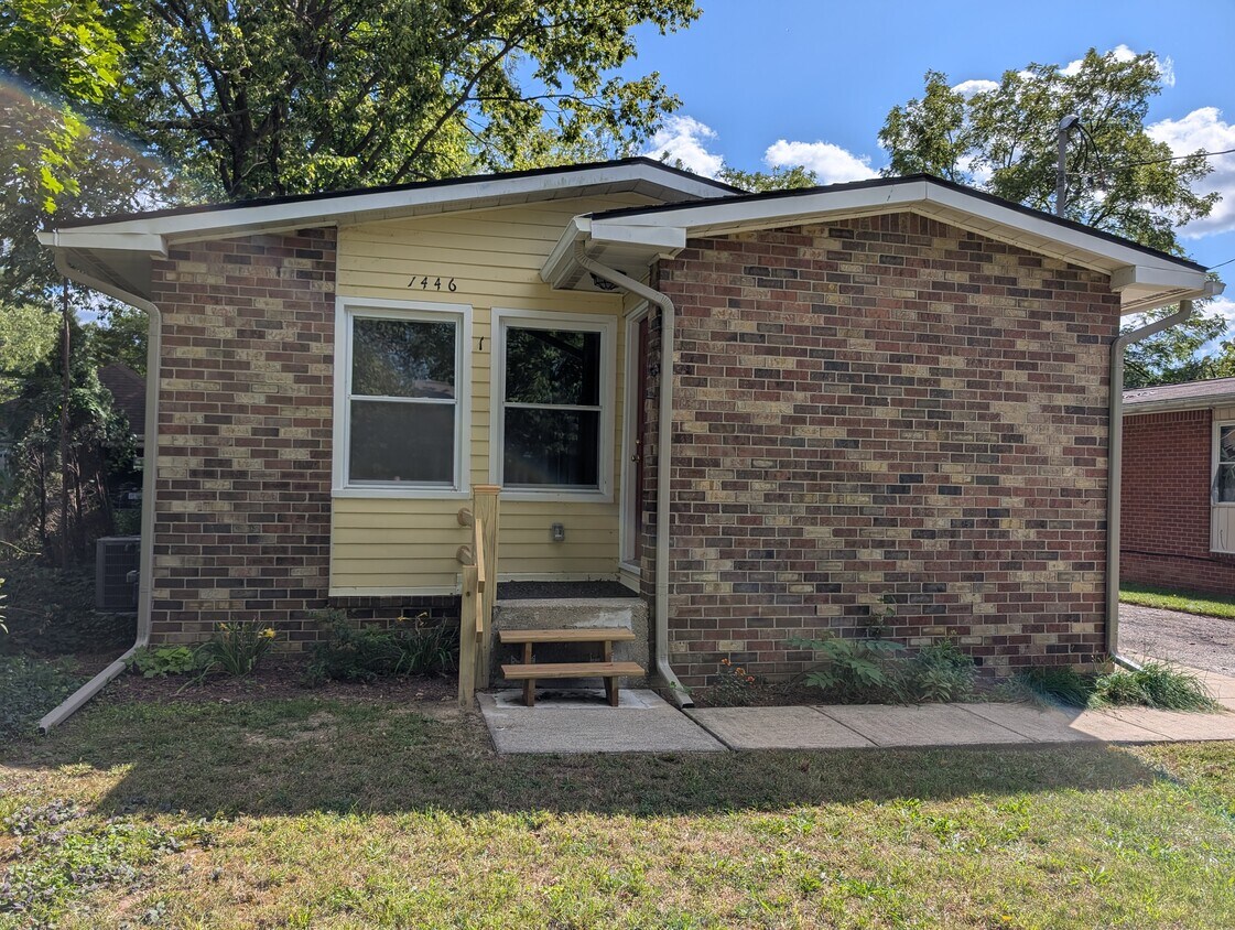 Primary Photo - 1446 Rosewood St