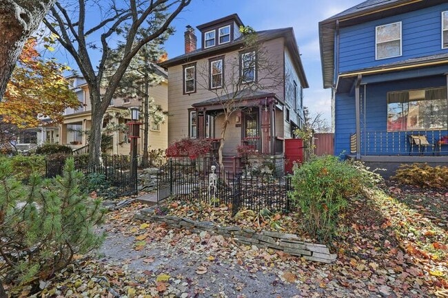 Building Photo - 243 E Mithoff St