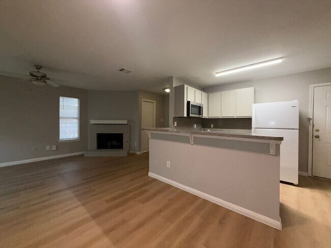 Building Photo - Ginder Properties2 (2906 Kestrel Dr)
