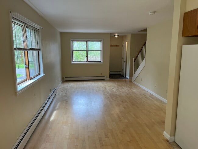 Foto del edificio - 143 Village Heights Rd