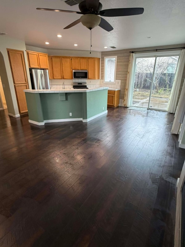 Building Photo - 6931 Loheit Way