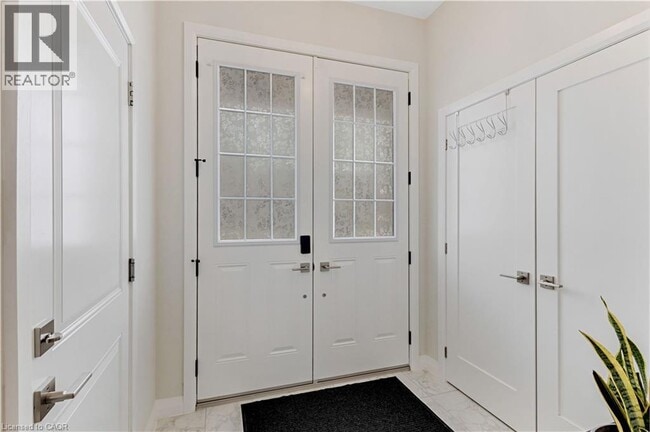 Building Photo - 5 Cherry Blossom Hts