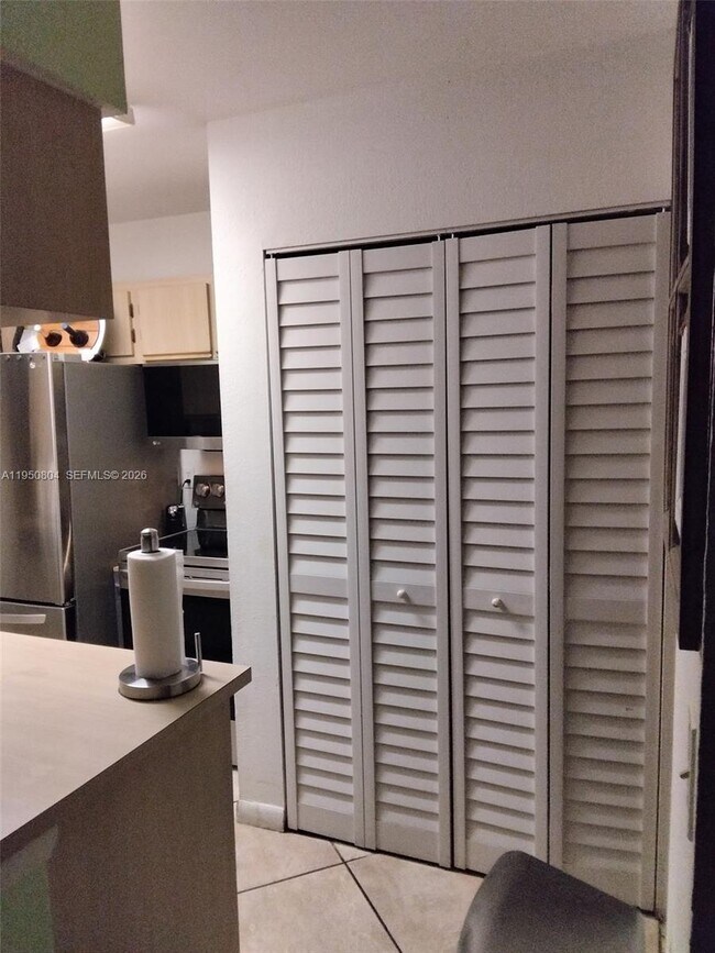 Foto del edificio - 18318 NW 68th Ave