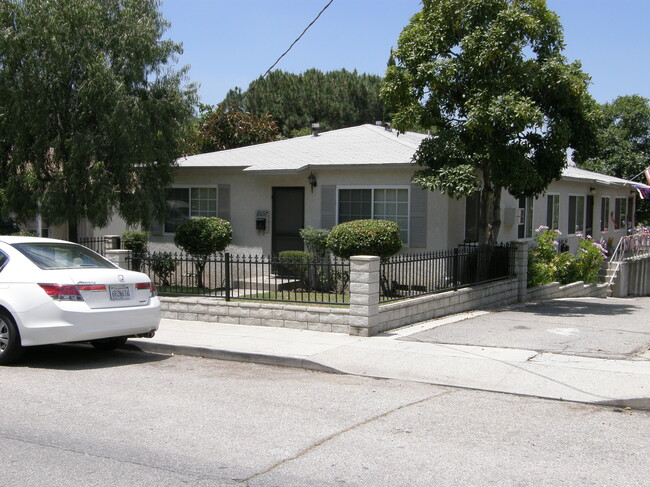 Building Photo - 10159 Fernglen Ave