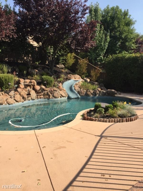 Foto del edificio - 4 br, 3 bath House - 4841 Village Green Dr