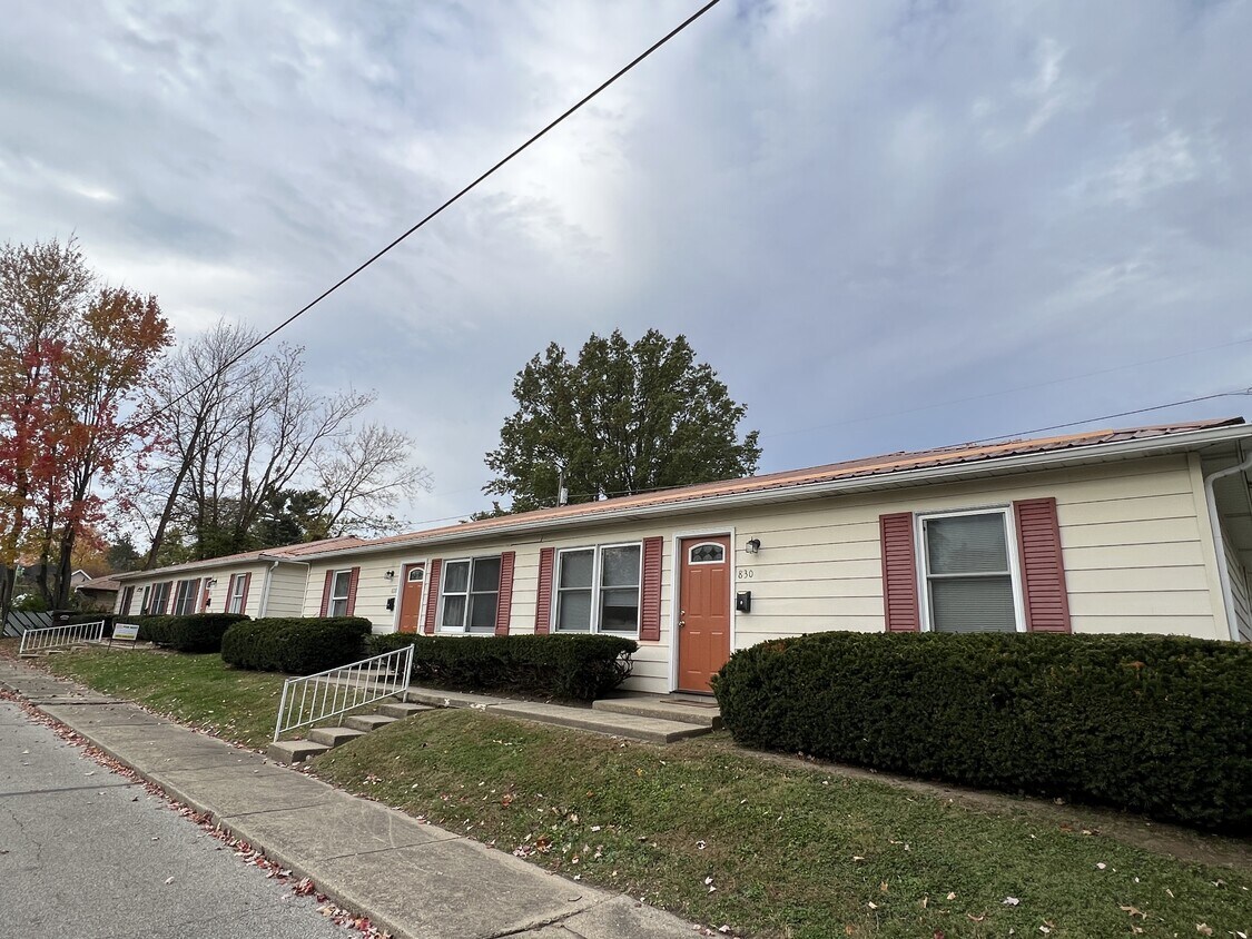 Foto principal - 830 N Washington St