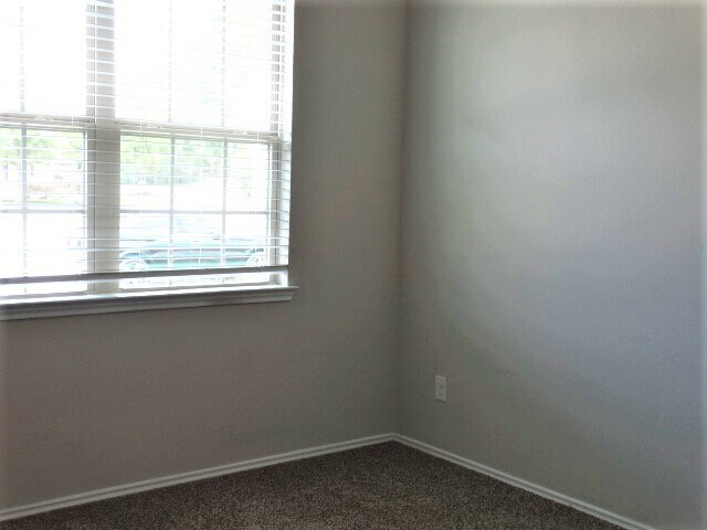 Foto del edificio - 9827 Laurel Lake Dr