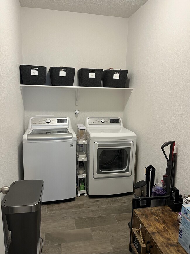 Foto del edificio - 4489 Skyline Loop NE