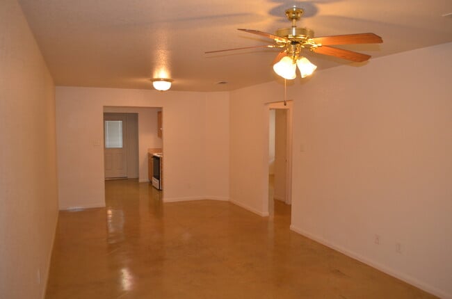 Building Photo - 940 Ramblewood St