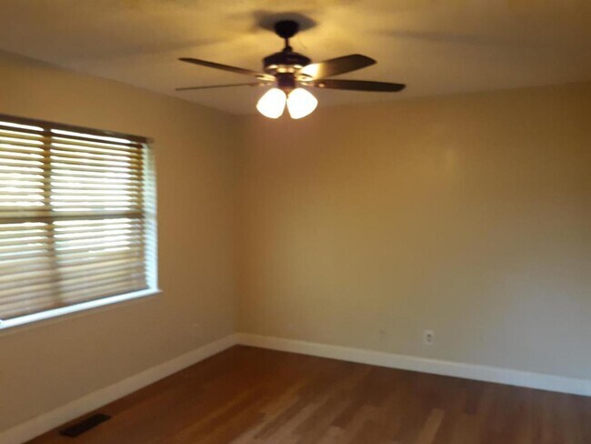 Foto del edificio - 8383 E. Winchester Ave.
