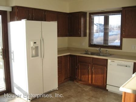 Building Photo - 1413 Dolen Pl