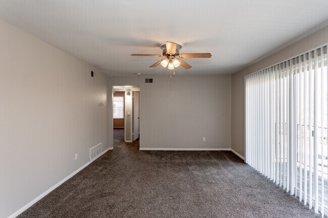 2HAB, 1BA - 870 ft² - High Pointe Apartments