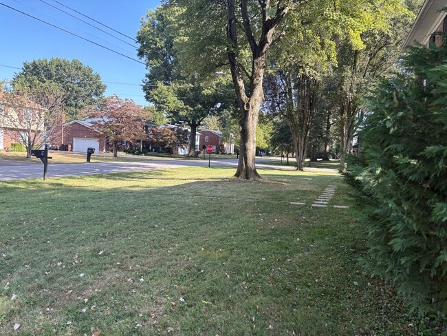 Building Photo - Beautiful 4 Bedroom 2 1/2 Bathroom Home