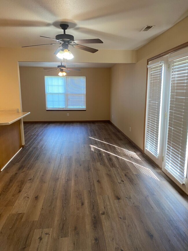 Foto del edificio - 16758 Huntington Ln