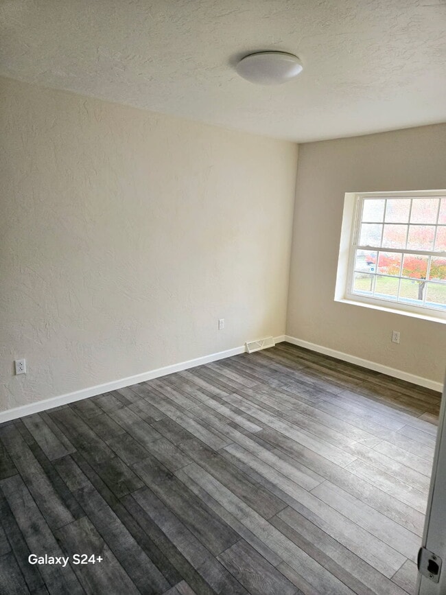 Building Photo - 1357 US-30