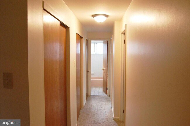 Building Photo - 979 Glasgow St