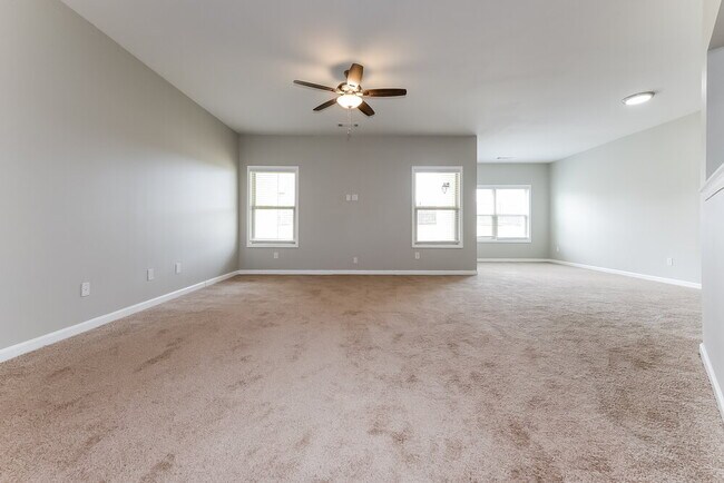 Building Photo - 3708 Pamela Dr SE