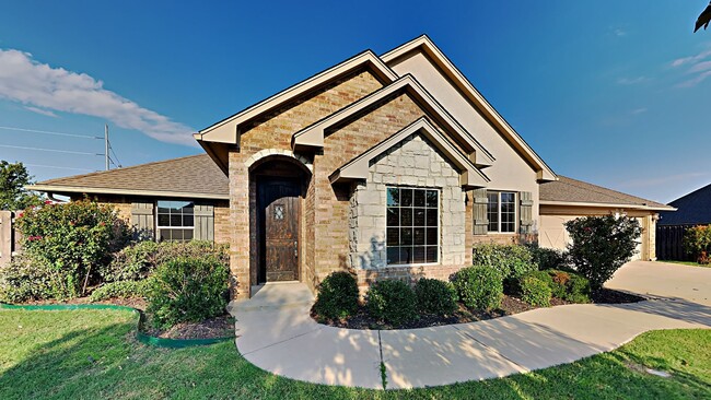 Building Photo - Very Nice 3 bedroom 2 bath home in Edmond schools