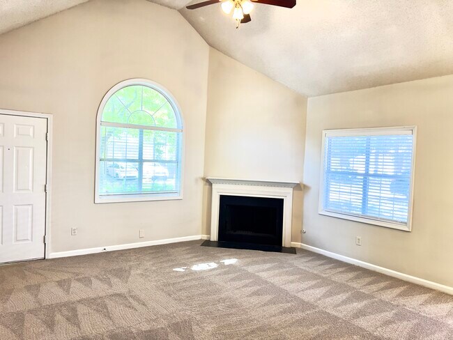 Building Photo - 3694 Sapphire Ct