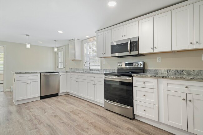 Building Photo - 20 Old Chester Rd