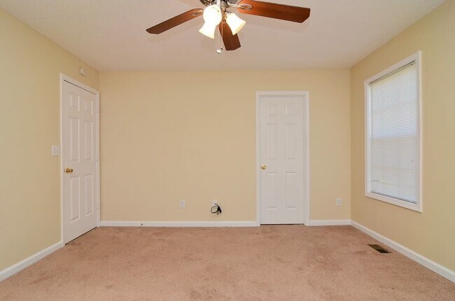 Foto del edificio - 240 Brookside Dr