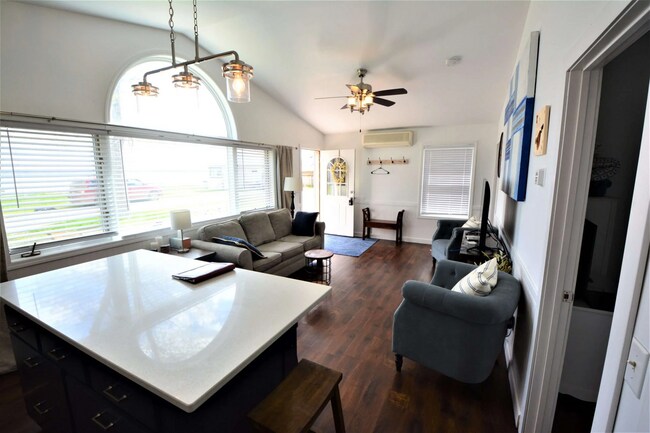 Foto del edificio - 5996 Birchdale Rd