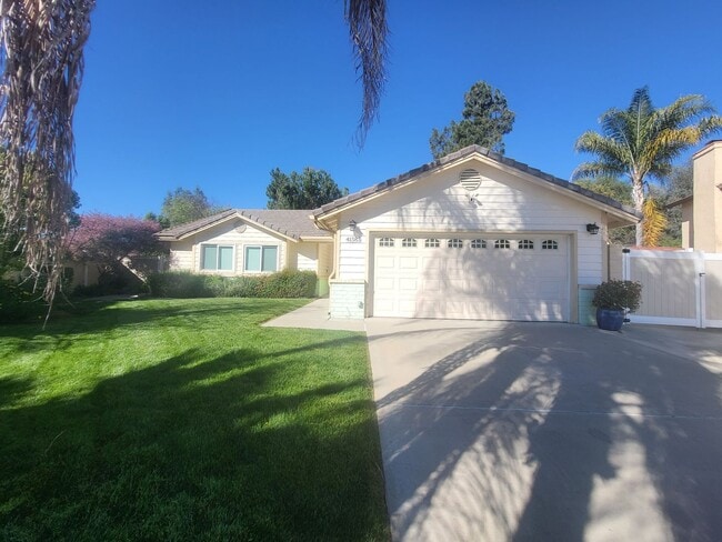 Foto del edificio - REALLY Cute 4 BR in The Vineyard with RV Parking - 11,000sf Lot + Designer Touches