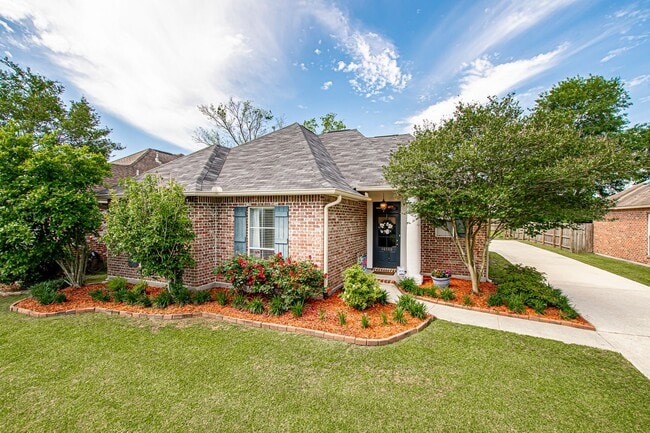 Inviting 3 Bedroom Home Minutes from Bluebonnet - Inviting 3 Bedroom Home Minutes from Bluebonnet