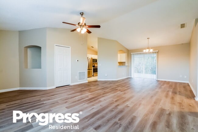 Building Photo - 2999 Fifer Dr