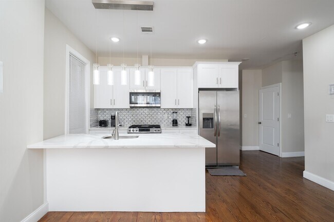 Building Photo - 1306 27th St