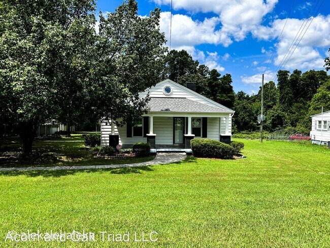 Building Photo - 3 br, 1 bath House - 724 Elmira St