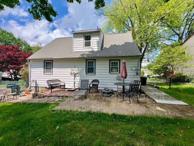 Foto del edificio - 3171 Maple Rd
