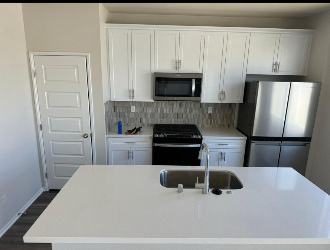 Primary Photo - 40310 Melrose Dr