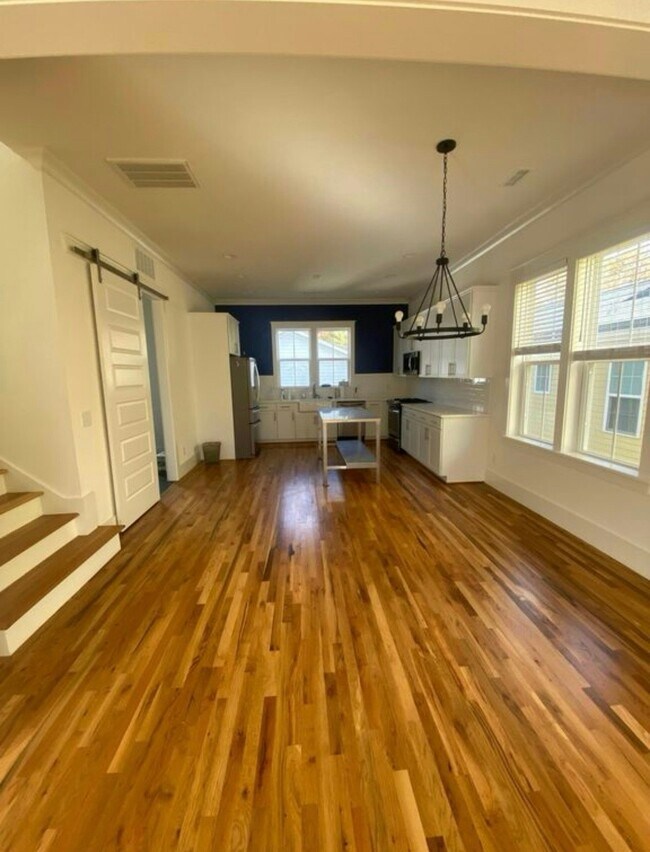 Building Photo - 225 Airlie Dr