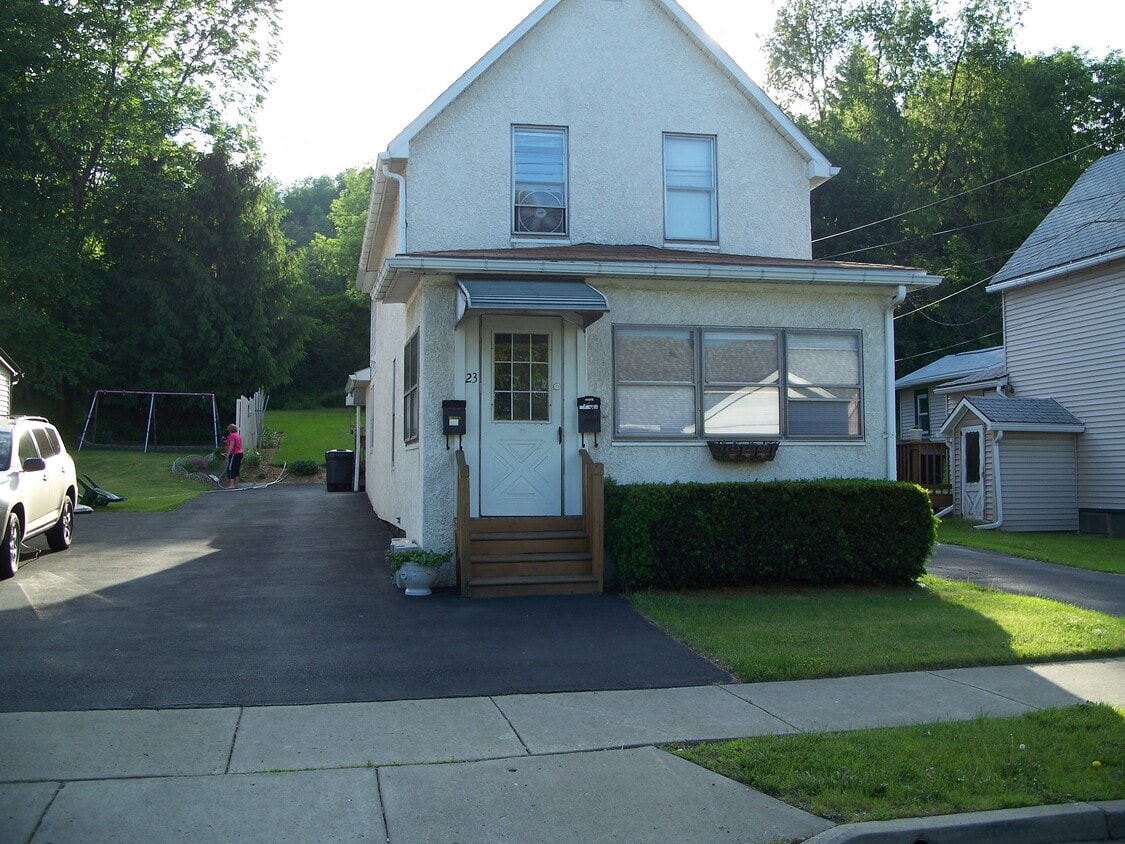 Primary Photo - 23 Robble Ave