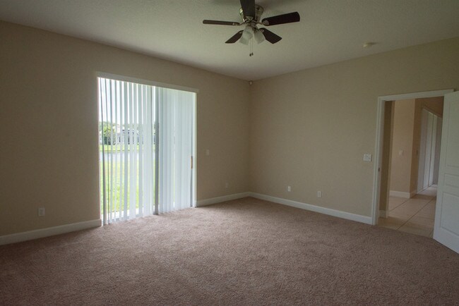 Building Photo - Gorgeous 4/3 in Hunter's Creek.
