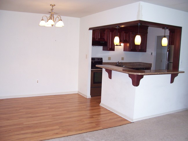 Building Photo - 2100 Cedar Run Dr