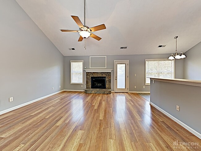 Building Photo - 1440 Twin Manor Dr