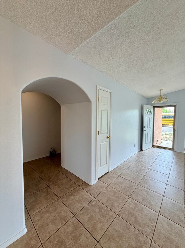 Building Photo - Beautiful 3 Bedroom in Farmington, NM