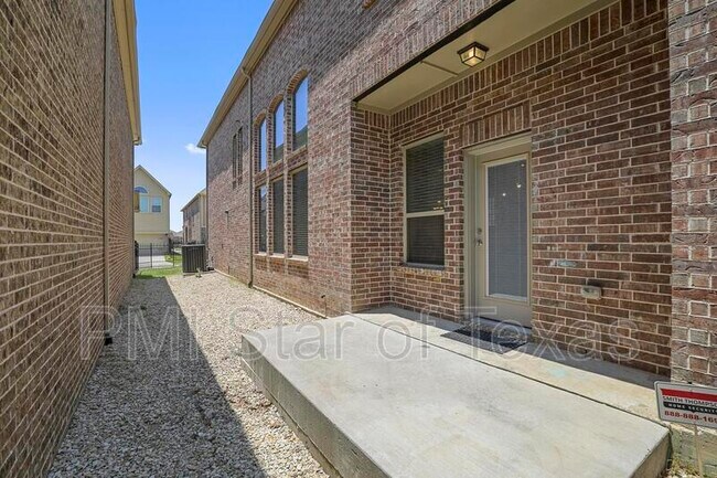 Building Photo - 6835 Prompton Bnd