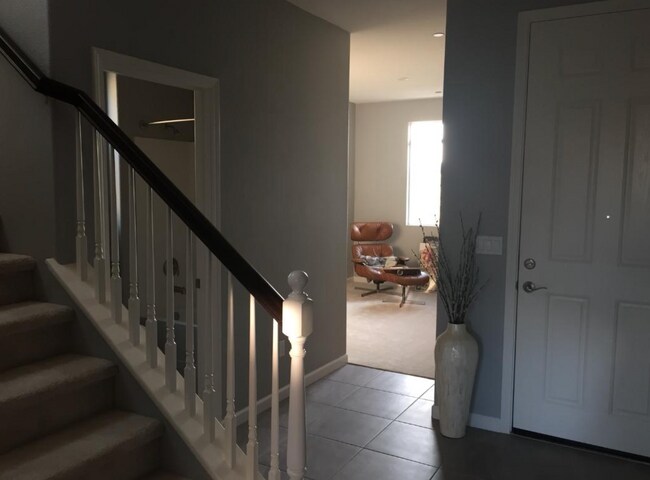 Foto del edificio - Amazing 3/3 + Office (Natomas)!  Please see ad below for viewings!