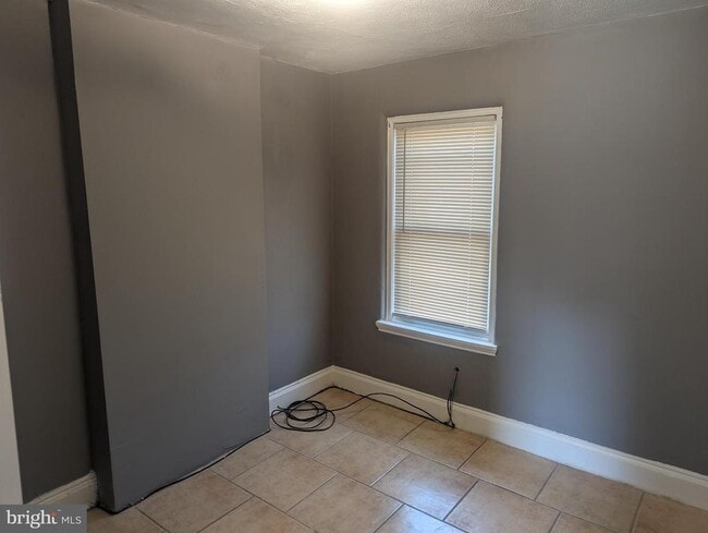 Building Photo - 2906 W Octagon Rd