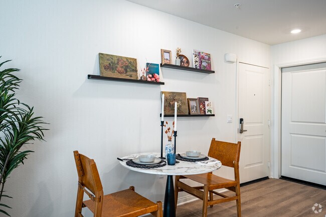 Comedor - Norco Valley Square