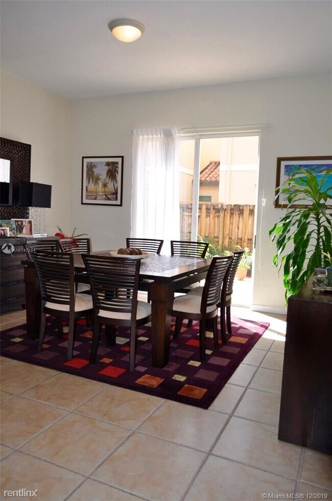 Building Photo - 4 br, 3 bath Townhome - 8330 NW 143rd Ter